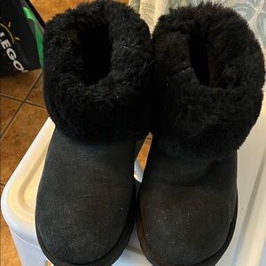 Uggs Classic Short Black Black Fur-Lined Boots Size 7